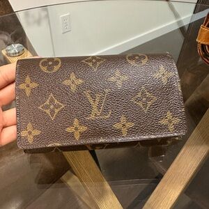 Authentic 100% LV wallet
